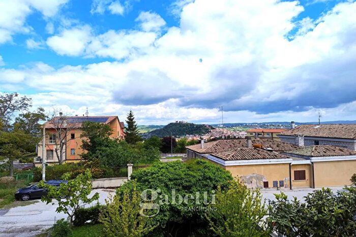 Casa con 7 locali in vendita in Via Quintino Sella, Campobasso