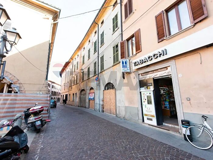 Casa con 15 locali in vendita in Caravaggio