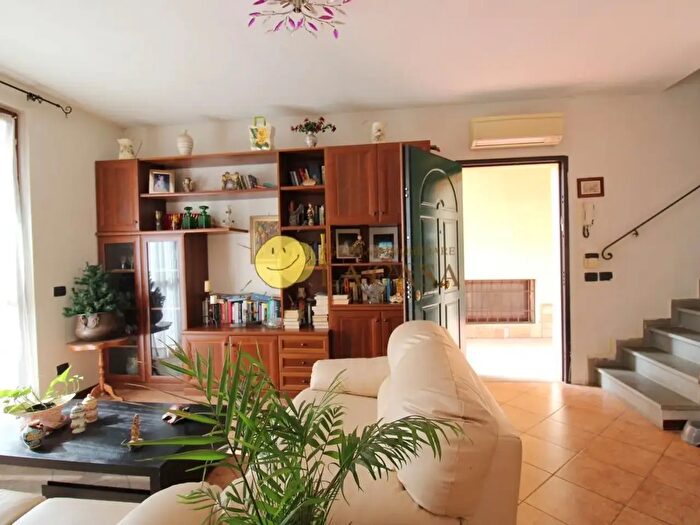 Casa con 6 locali in vendita in Figline e Incisa Valdarno