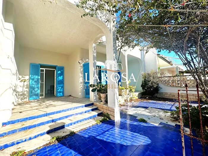 Casa con 8 locali in vendita in Melendugno