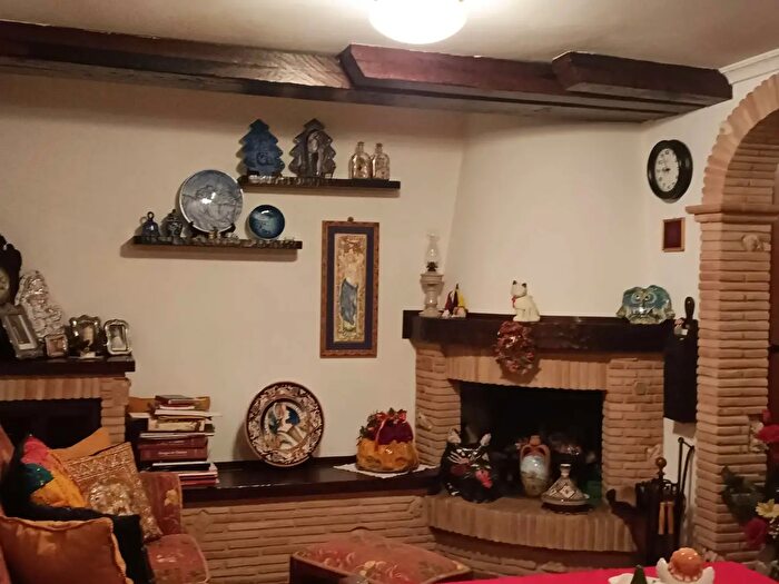 Casa con 6 locali in vendita in Via Mazzatinti, Forli