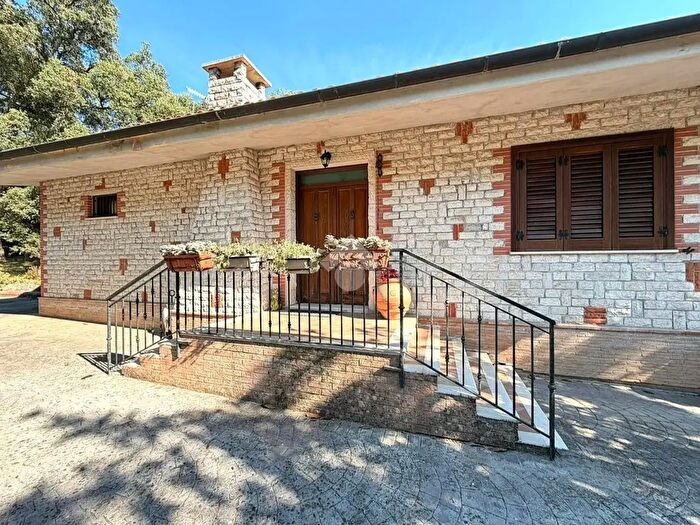 Casa trilocale in affitto in Via Boschetto, Priverno