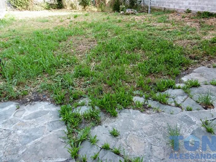 Casa con 6 locali in affitto in Capraia E Limite