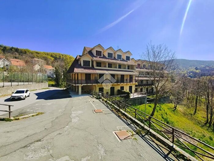 Appartamento bilocale in vendita in Via Vara Superiore, Urbe