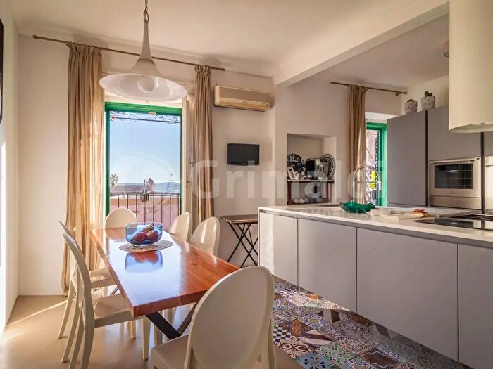 Appartamento con 7 locali in vendita in Vico Giuseppe Melodia, Noto