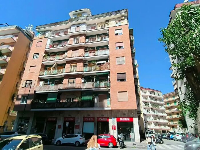 Appartamento trilocale in vendita in Via Mario Ruta, Napoli