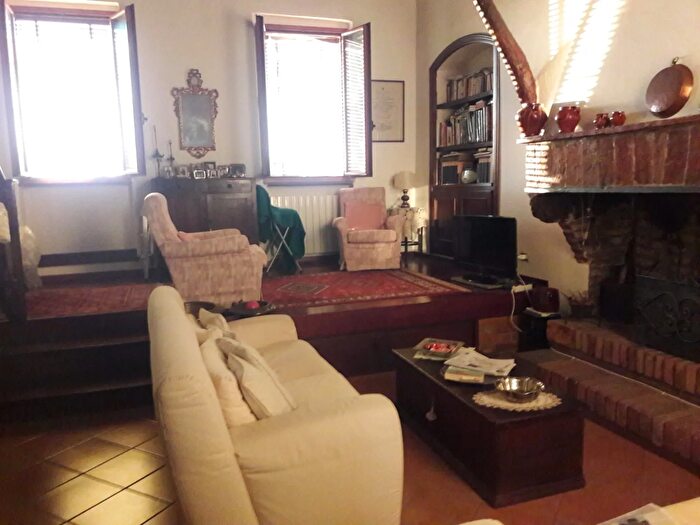 Appartamento trilocale in vendita in Piazza Giuseppe Garibaldi, Monticiano