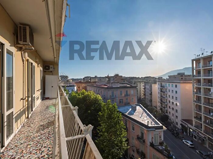 Appartamento con 5 locali in vendita in Via Scarlatti E, Napoli
