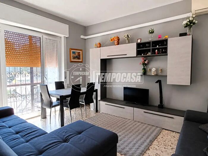 Appartamento trilocale in vendita in Via Umbria, Lodi