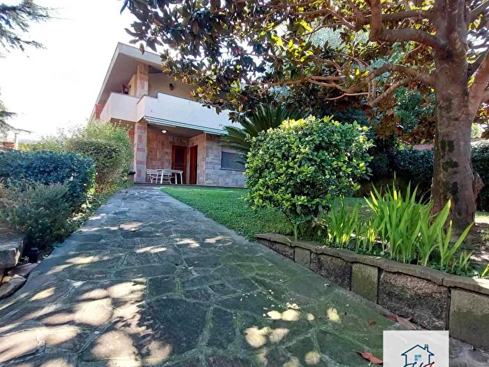 Casa con 6 locali in vendita in Via Parini, Anzio