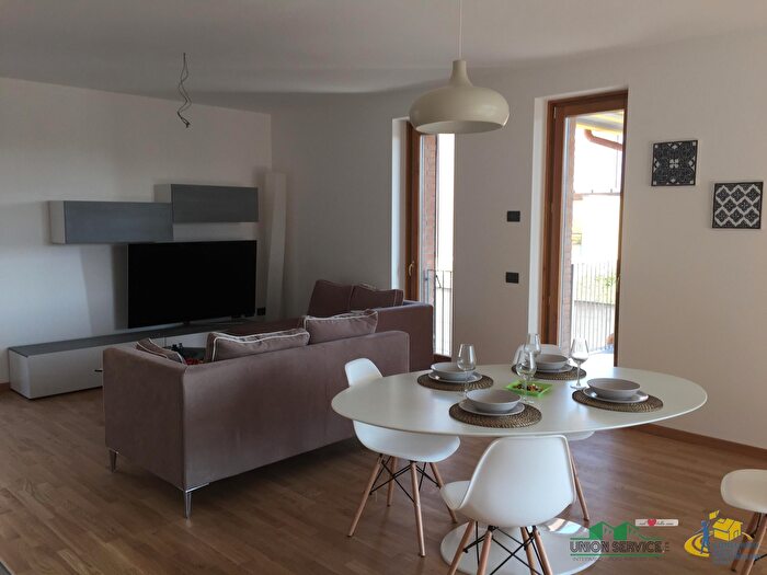 Casa con 19 locali in vendita in Parma