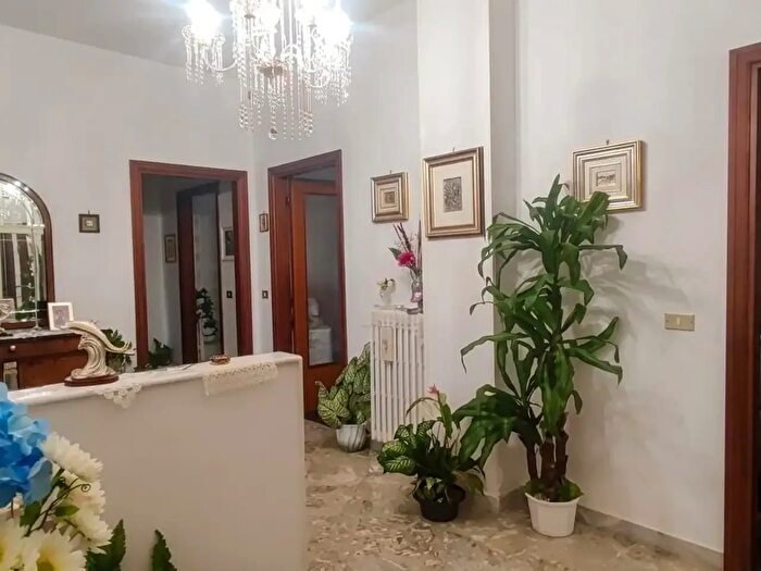 Appartamento con 7 locali in vendita in Via Via Mantegna, Brindisi