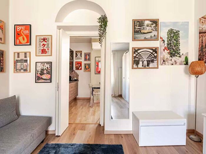 Appartamento monolocale in affitto in Via Luigi Porro Lambertenghi, Isola, Milano