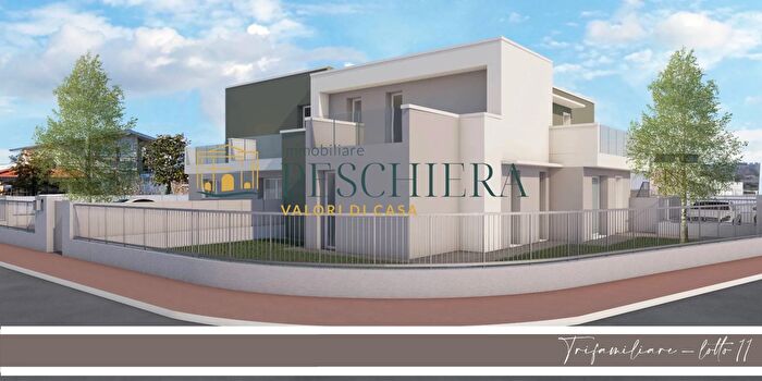 Appartamento quadrilocale in vendita in Via Oliveto, Castelnuovo Del Garda