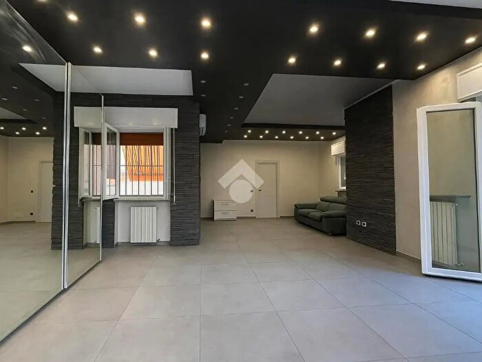 Appartamento trilocale in vendita in Via Borsi, Novara