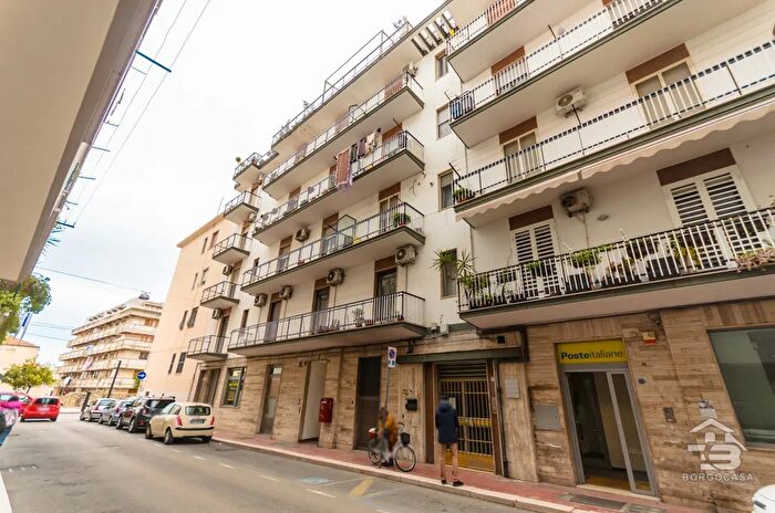 Appartamento con 7 locali in vendita in Via Torre Santa Maria Manfredonia Zona Centro Scaloria, Manfredonia