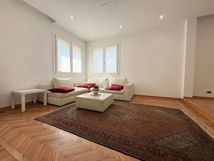 Casa con 11 locali in vendita in Tombolo
