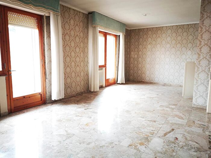 Appartamento con 7 locali in vendita in Poggibonsi