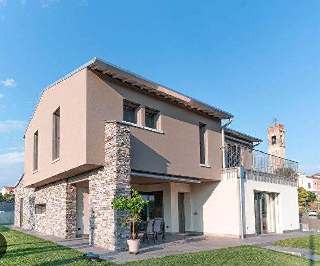 Casa con 7 locali in vendita in Rio Saliceto