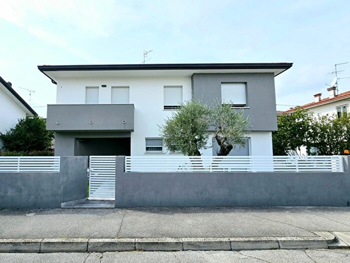 Casa con 6 locali in vendita in Via Taddeo dEste, Este