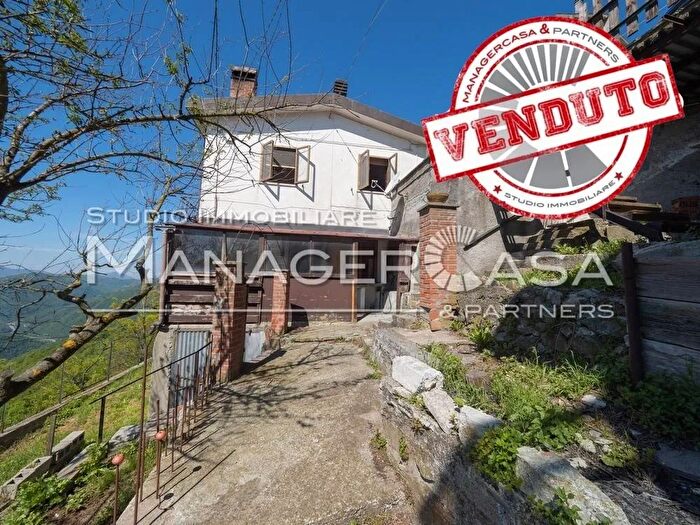 Casa con 5 locali in vendita in Frazione Montecanne, Isola Del Cantone