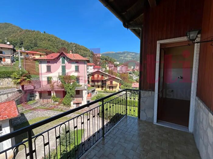 Appartamento trilocale in vendita in Via Pagliaro, Rota D'Imagna