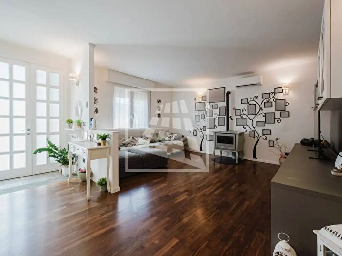Appartamento quadrilocale in vendita in Via Montefiorino, Scandiano