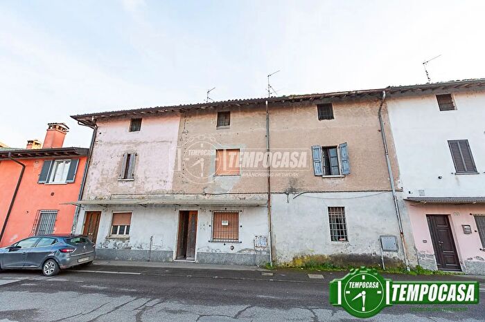 Casa trilocale in vendita in Via Castello, Genivolta