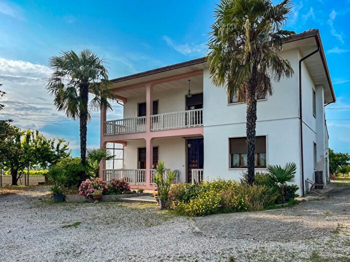 Casa con 7 locali in vendita in Via Roma, Pozzonovo