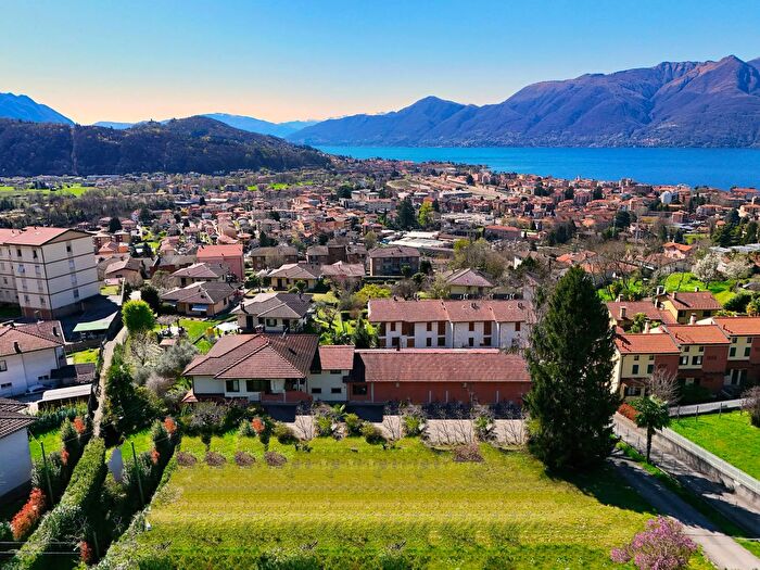 Casa con 10 locali in vendita in Via Cervinia a, Luino