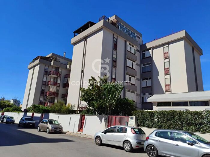 Appartamento con 6 locali in vendita in Viale Francia, Brindisi