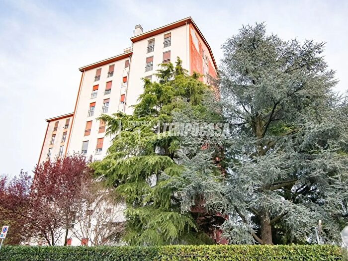 Appartamento quadrilocale in vendita in Viale Monte Grappa, Vaprio DAdda