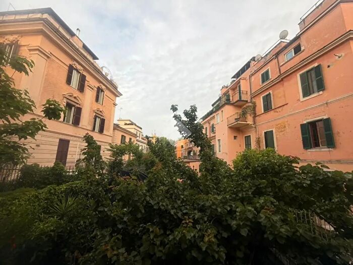 Appartamento quadrilocale in vendita in Via Achille Grandi, Roma
