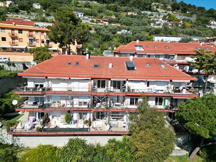 Appartamento quadrilocale in vendita in Via delle Gerbere a, Ventimiglia