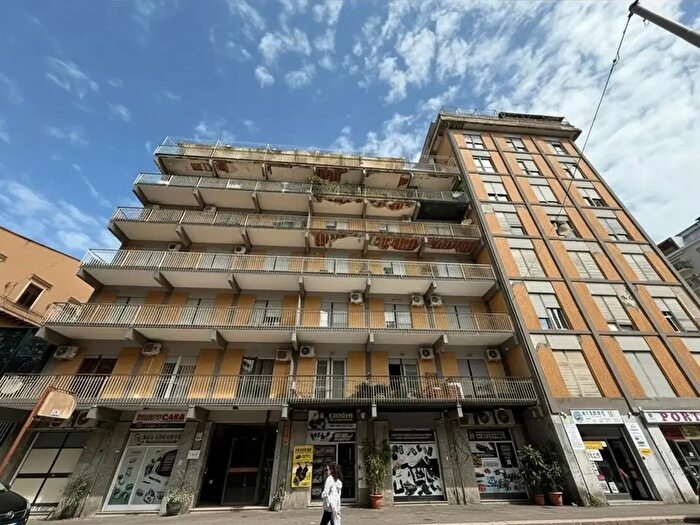 Appartamento con 10 locali in vendita in Via Tommaso Gargallo, Palermo