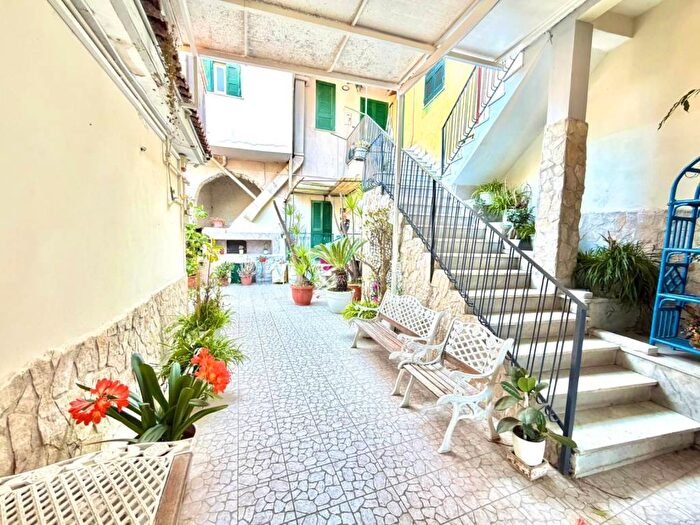 Appartamento trilocale in affitto in Via Aldo Cocchia, Chiaiano, Napoli
