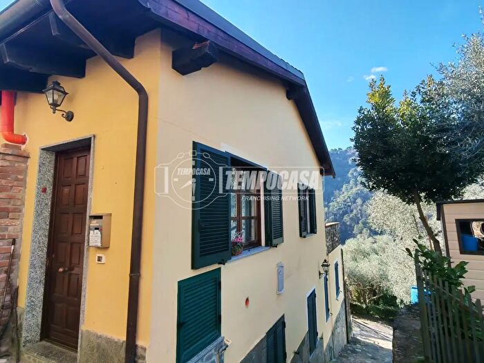 Appartamento quadrilocale in vendita in Via Divizia, Andora