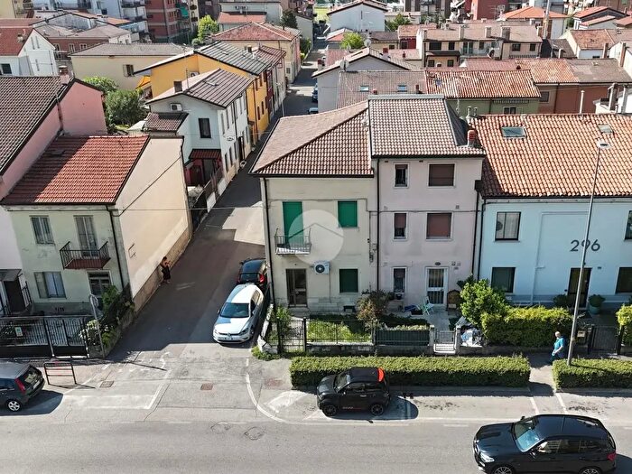 Casa quadrilocale in vendita in Via Custoza, Verona