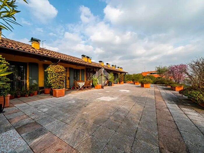 Appartamento con 5 locali in vendita in Stradello Fossa Buracchione, Modena