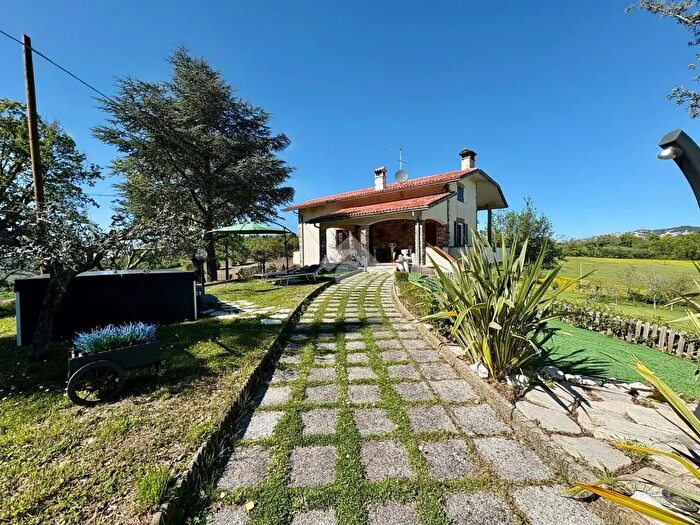 Casa con 6 locali in vendita in Via Colbianco, Verucchio