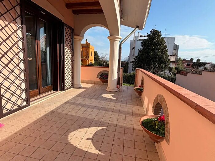 Casa con 6 locali in vendita in Via Dora Baltea, Ardea