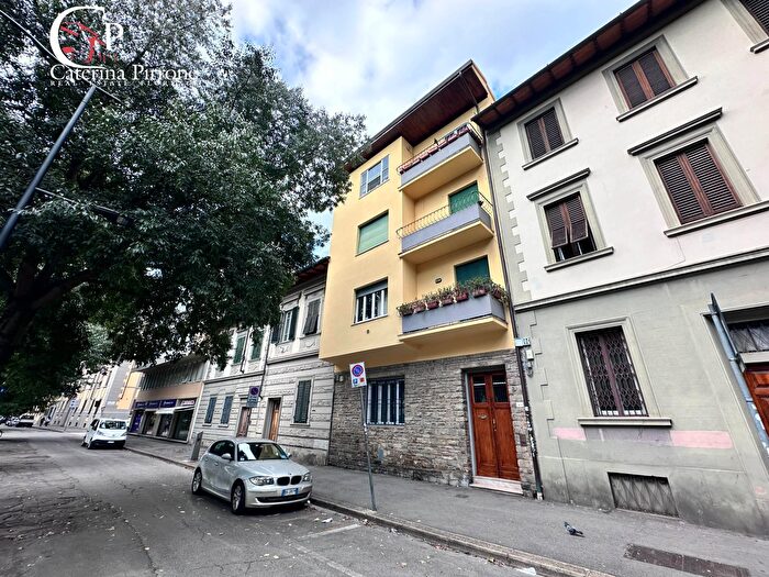 Appartamento trilocale in vendita in Viale Fanti, Firenze