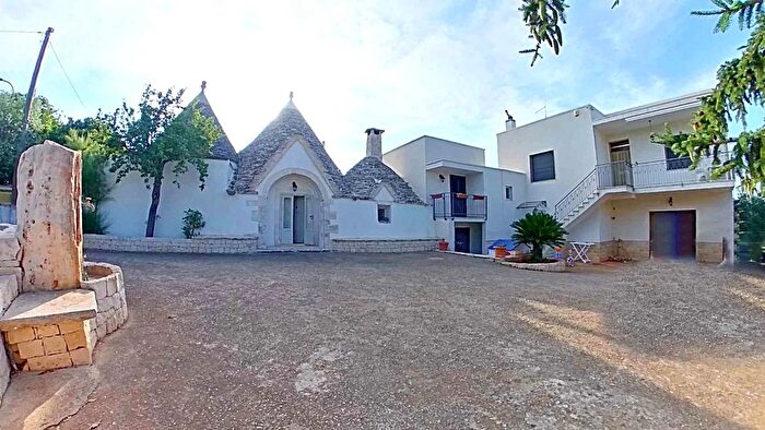 Casa con 11 locali in vendita in Monopoli