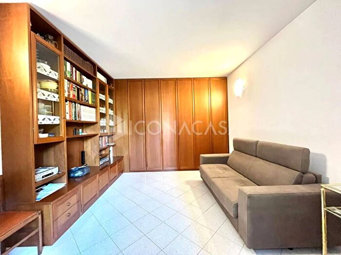 Appartamento trilocale in vendita in Via delle Borre, Bologna