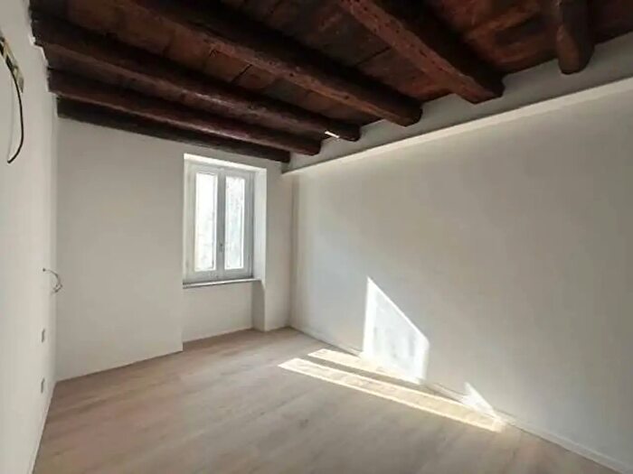 Appartamento trilocale in vendita in Via Milano, Como