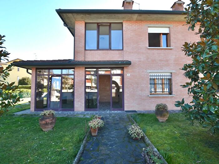 Casa con 9 locali in vendita in Via XXV Aprile, San Pietro In Casale