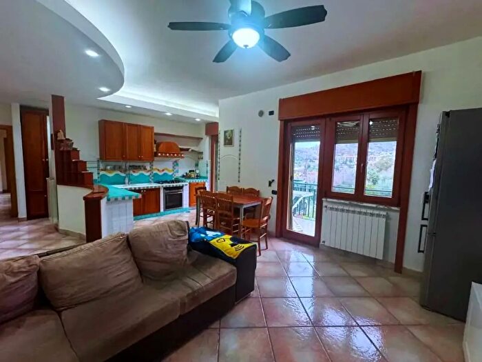 Appartamento quadrilocale in vendita in Salerno