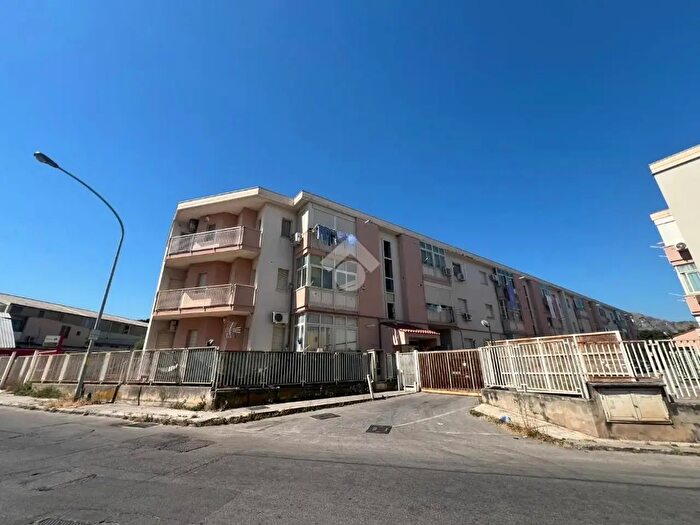 Appartamento quadrilocale in affitto in Corso dei Mille, Palermo