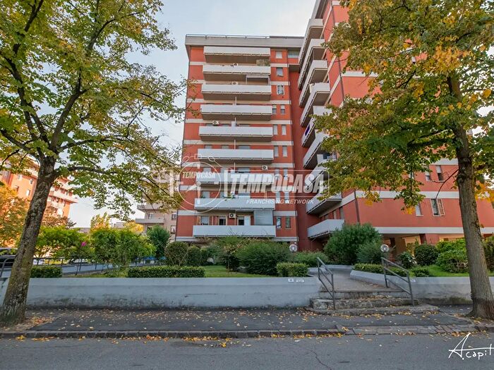 Appartamento trilocale in vendita in Via Giuseppe Biagi, Modena