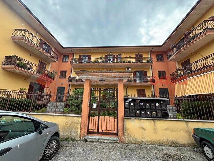 Appartamento trilocale in vendita in Viale dei Ciliegi Snc, Carinola